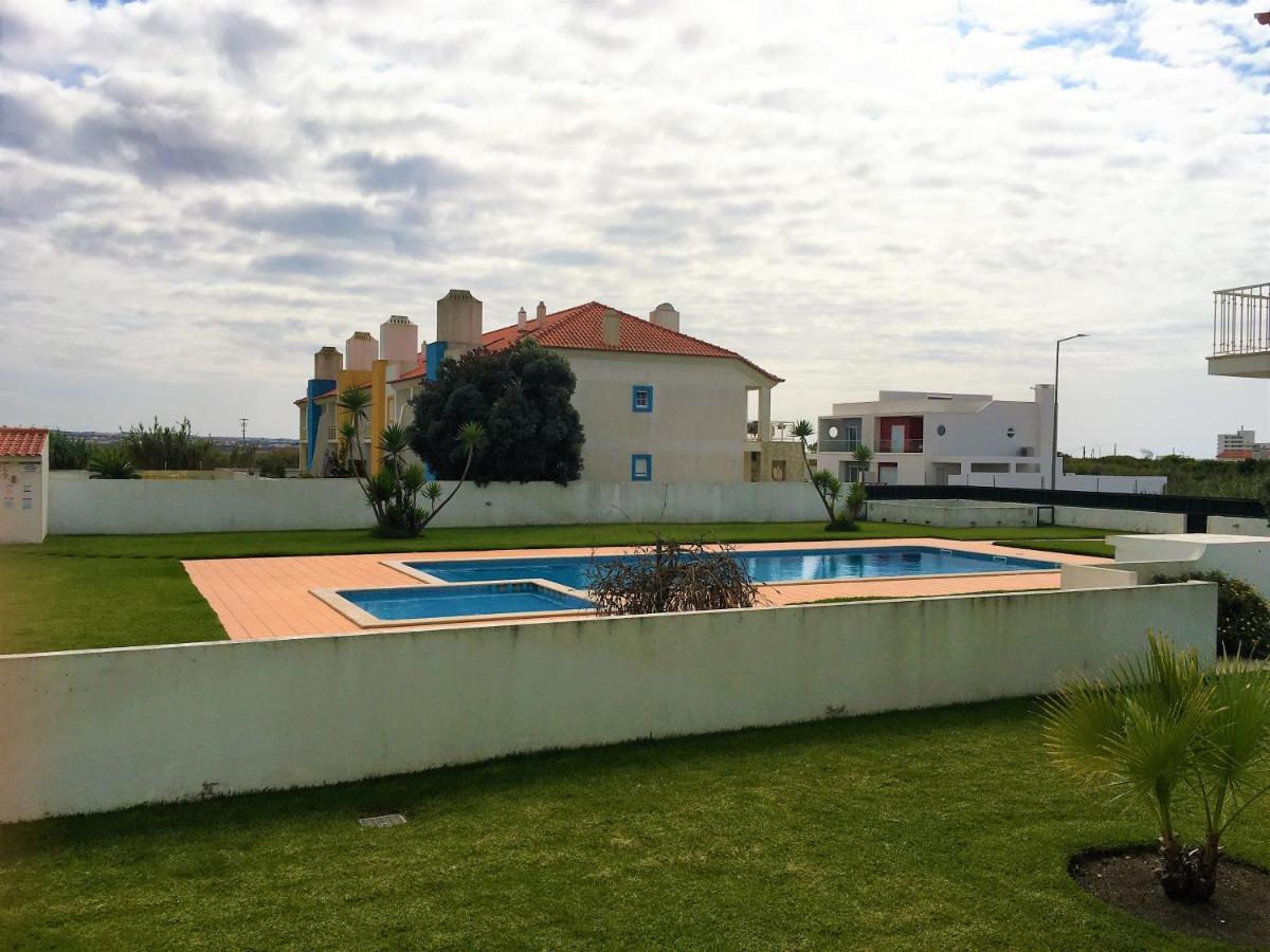 Palmeiras Apartement - T1 Com Piscina Baleal Luaran gambar
