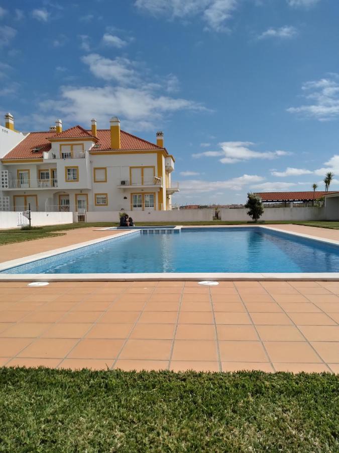 Palmeiras Apartement - T1 Com Piscina Baleal Luaran gambar